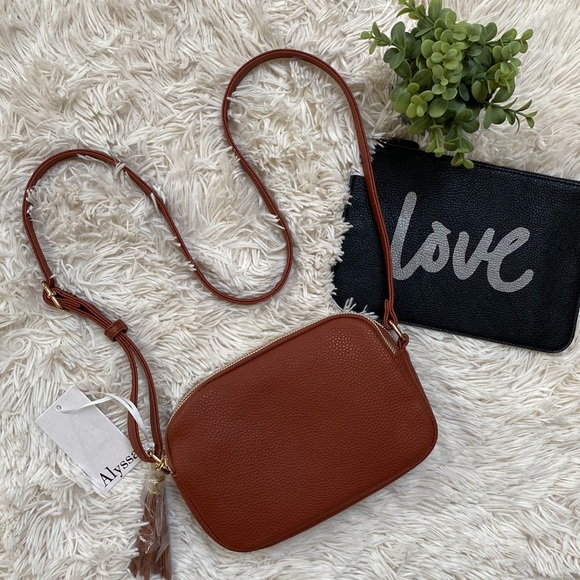 Alyssa Handbags - 🎉HP🎉 Alyssa Vegan Leather Crossbody Purse 💗 Cognac